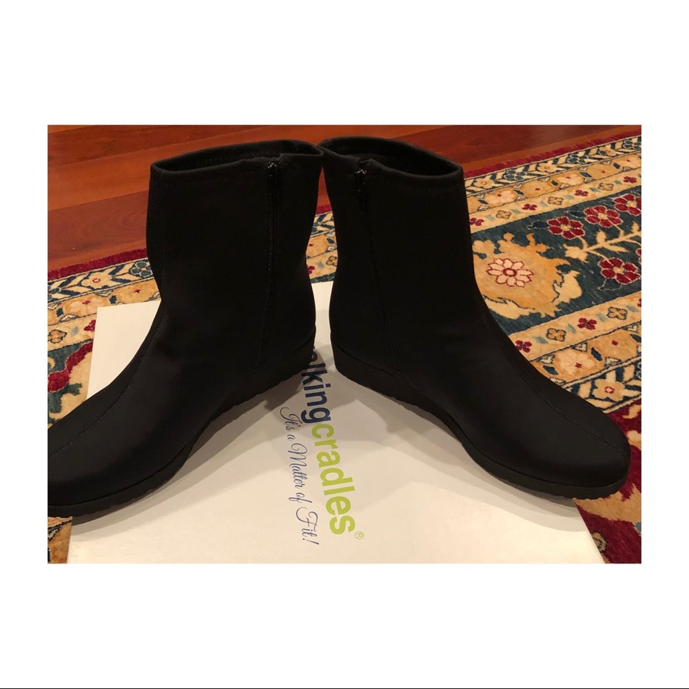 Walking Cradles NWT comfort wedge boots, 8N